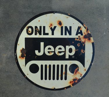 metalen only in a Jeep bord