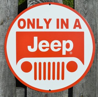 metalen only in a Jeep bord rood