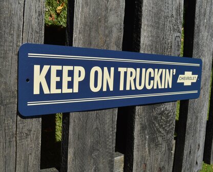 metalen Chevy keep on trucking bord 
