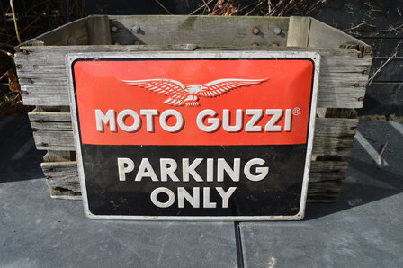 blikken Moto Guzzi parking only bord 